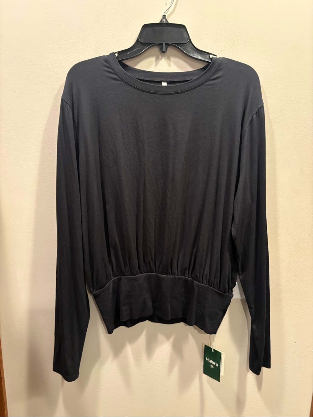 HALARA Black Long Sleeve Gathered Hem Pullover